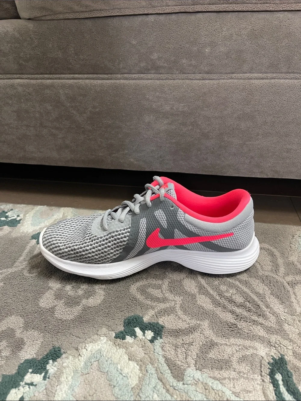 Nike Revolution 4 Girls Grey/Pink Shoes